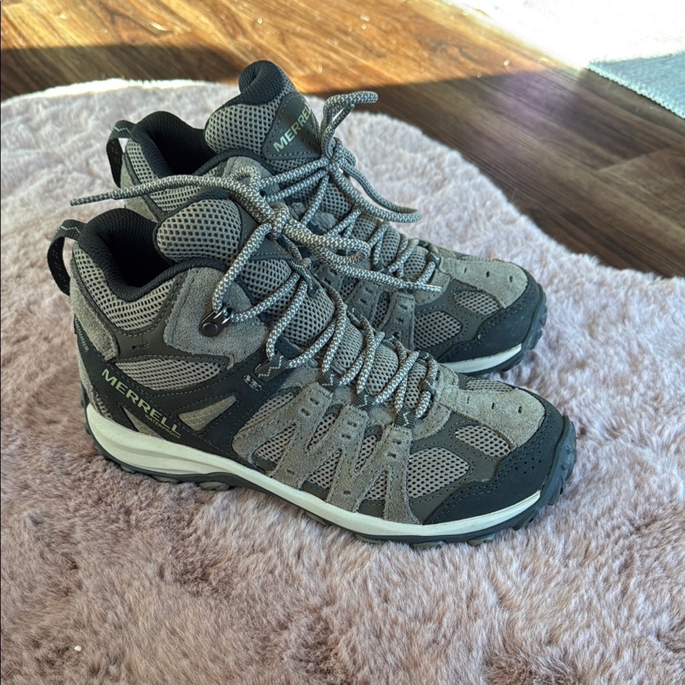 Merrell Women's Gray Trail Boots - Picture 3 of 8